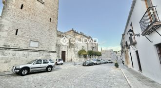 CASA CON SALIDA A 2 CALLES — OPORTUNIDAD DE INVERSIÓN EN EL CENTRO DE LEBRIJA