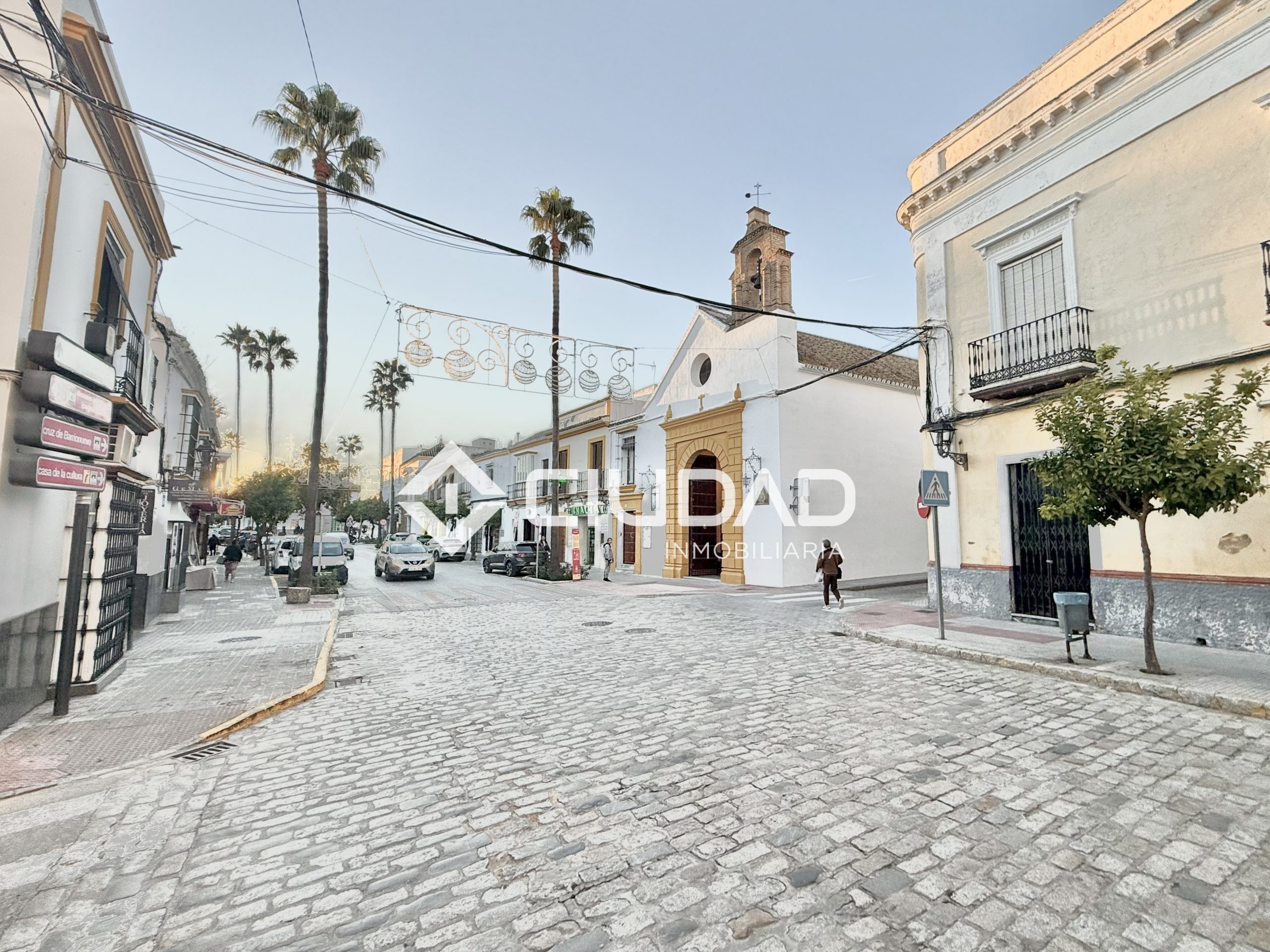 CASA SEÑORIAL EN PLENO CENTRO DE LEBRIJA — GRAN OPORTUNIDAD DE PROYECTO