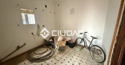 CASA CON SALIDA A 2 CALLES — OPORTUNIDAD DE INVERSIÓN EN EL CENTRO DE LEBRIJA