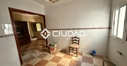 CASA CON SALIDA A 2 CALLES — OPORTUNIDAD DE INVERSIÓN EN EL CENTRO DE LEBRIJA
