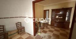 CASA CON SALIDA A 2 CALLES — OPORTUNIDAD DE INVERSIÓN EN EL CENTRO DE LEBRIJA