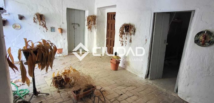 CASA SEÑORIAL EN PLENO CENTRO DE LEBRIJA — GRAN OPORTUNIDAD DE PROYECTO