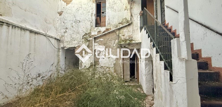CASA SEÑORIAL EN PLENO CENTRO DE LEBRIJA — GRAN OPORTUNIDAD DE PROYECTO