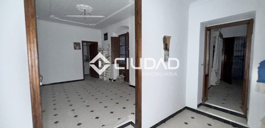 CASA SEÑORIAL EN PLENO CENTRO DE LEBRIJA — GRAN OPORTUNIDAD DE PROYECTO