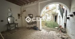 CASA SEÑORIAL EN PLENO CENTRO DE LEBRIJA — GRAN OPORTUNIDAD DE PROYECTO