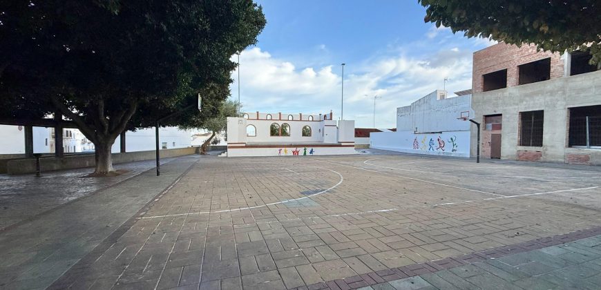 En Venta Casa en esquina – Zona Parque de la Oña, Trebujena (Cádiz)