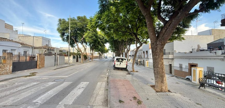 En Venta Casa en esquina – Zona Parque de la Oña, Trebujena (Cádiz)
