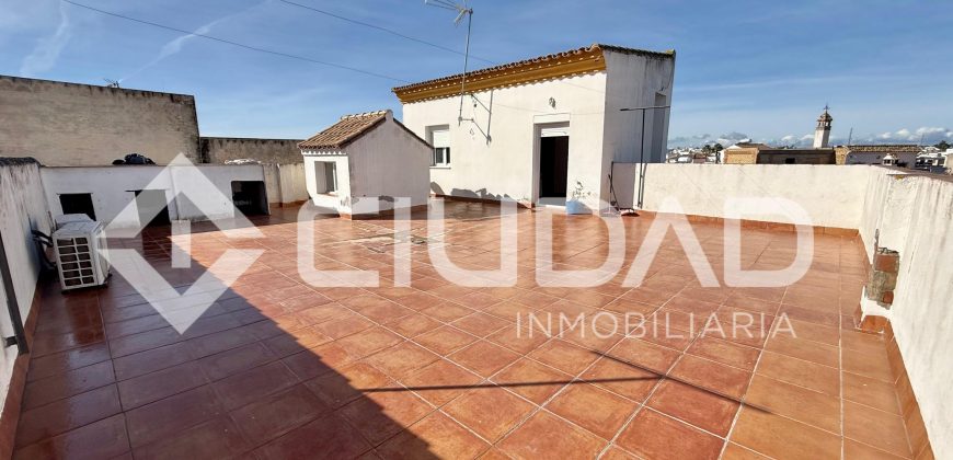 VIVIENDA INDEPENDIENTE CON COCHERA DE 115M2 – ZONA EL RECREO, LEBRIJA