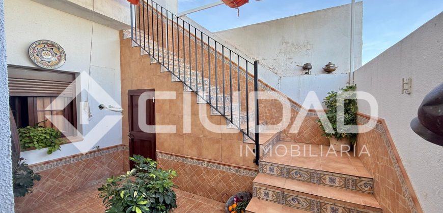 VIVIENDA INDEPENDIENTE CON COCHERA DE 115M2 – ZONA EL RECREO, LEBRIJA