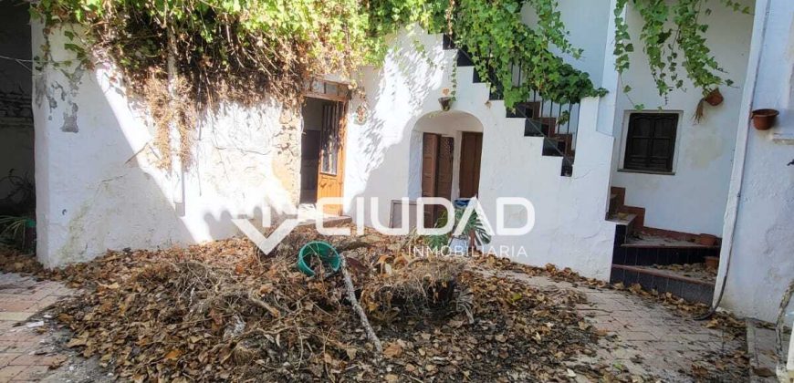 CASA SEÑORIAL EN PLENO CENTRO DE LEBRIJA — GRAN OPORTUNIDAD DE PROYECTO