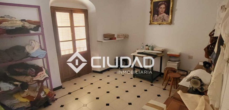 CASA SEÑORIAL EN PLENO CENTRO DE LEBRIJA — GRAN OPORTUNIDAD DE PROYECTO