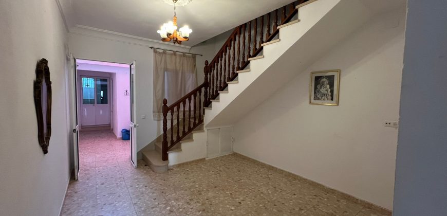 CASA DE DOS PLANTAS EN FUENTES DE ANDALUCÍA