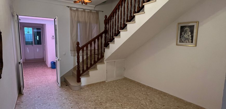 CASA DE DOS PLANTAS EN FUENTES DE ANDALUCÍA