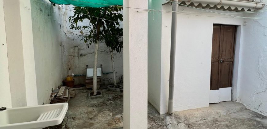 CASA DE DOS PLANTAS EN FUENTES DE ANDALUCÍA