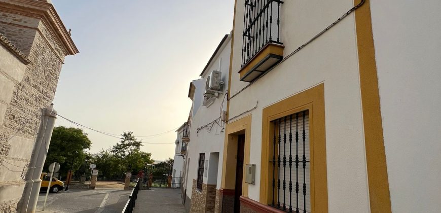 CASA DE DOS PLANTAS EN FUENTES DE ANDALUCÍA