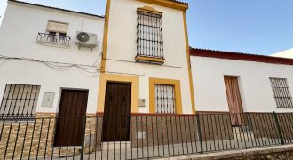 CASA DE DOS PLANTAS EN FUENTES DE ANDALUCÍA