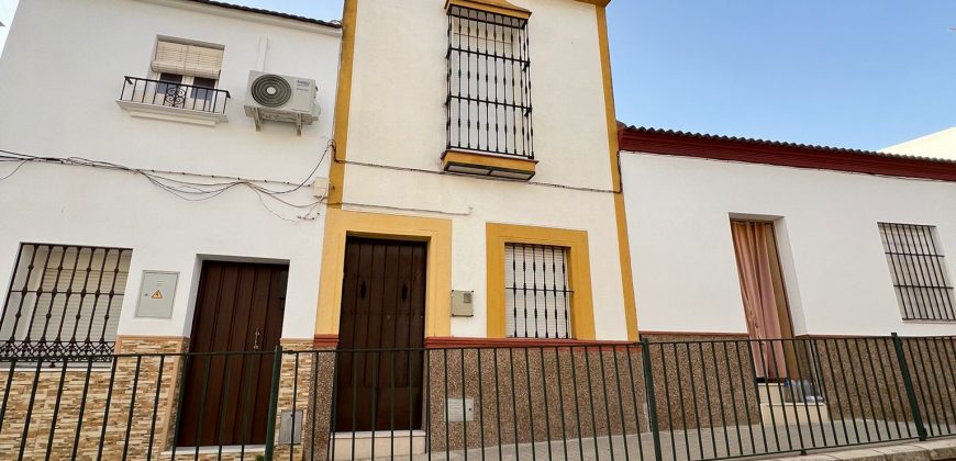 CASA DE DOS PLANTAS EN FUENTES DE ANDALUCÍA