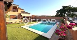 Chalet con piscina y jardín en Av. Al-Ándalus