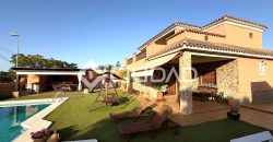 Chalet con piscina y jardín en Av. Al-Ándalus