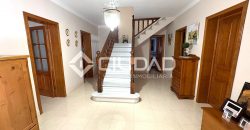 Chalet con piscina y jardín en Av. Al-Ándalus