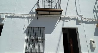 CASA DE DOS PLANTAS EN FUENTES DE ANDALUCÍA