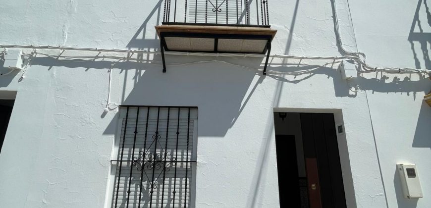 CASA DE DOS PLANTAS EN FUENTES DE ANDALUCÍA