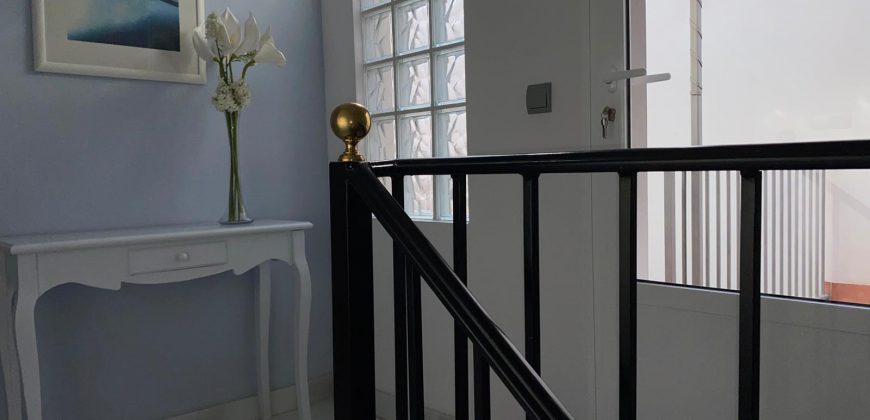 CASA CON COCHERA EN EL BARCO