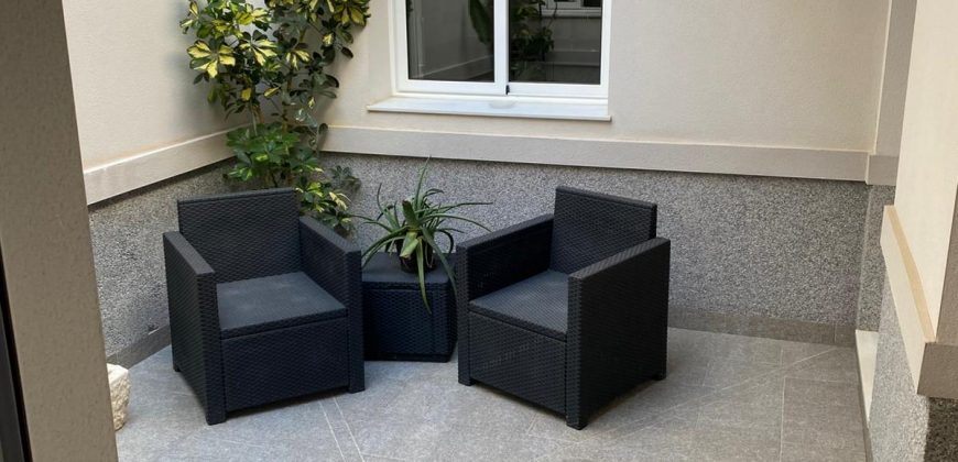 CASA CON COCHERA EN EL BARCO