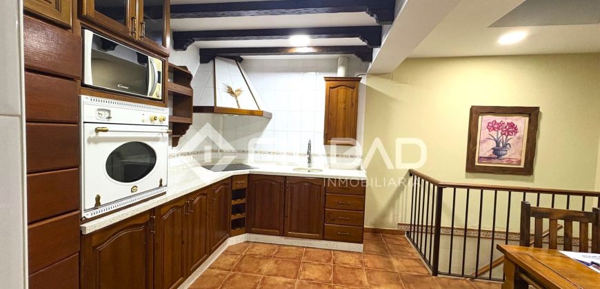 Adosado con sótano y patio en Pino Alto