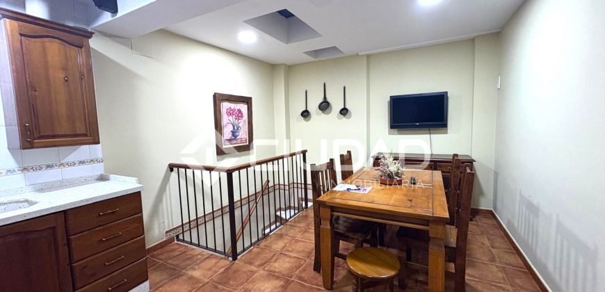 Adosado con sótano y patio en Pino Alto