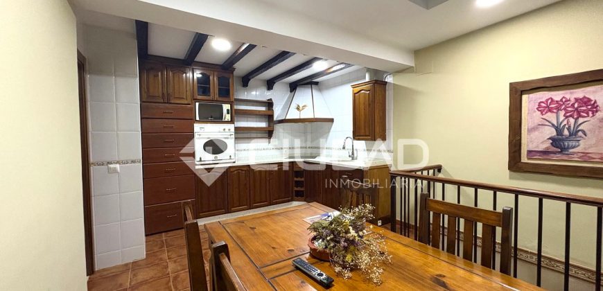 Adosado con sótano y patio en Pino Alto