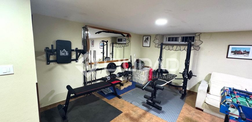 Adosado con sótano y patio en Pino Alto