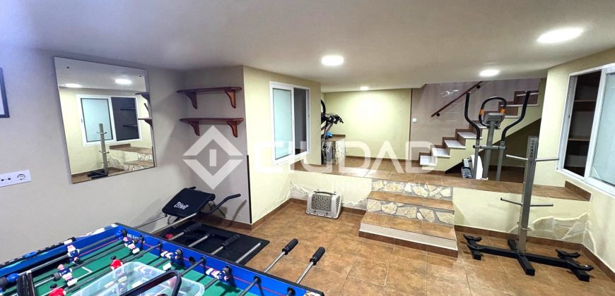 Adosado con sótano y patio en Pino Alto