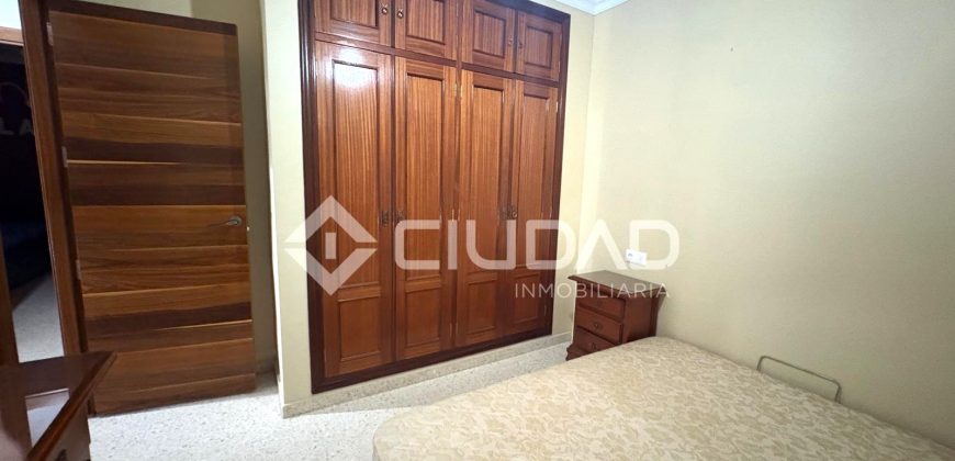 Adosado con sótano y patio en Pino Alto