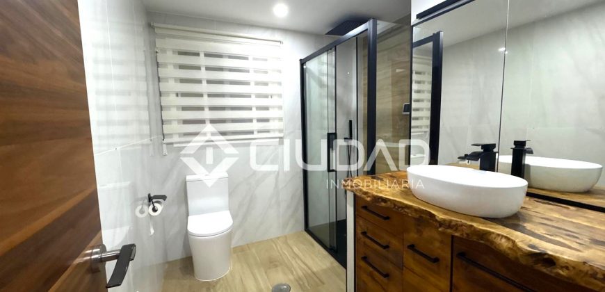 Adosado con sótano y patio en Pino Alto