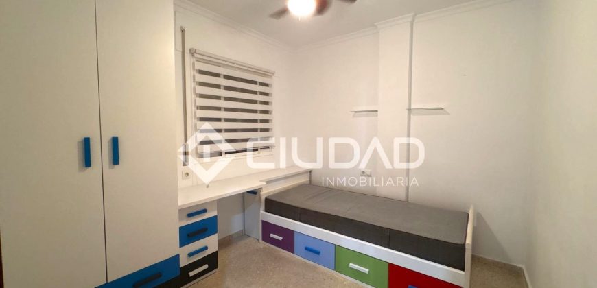 Adosado con sótano y patio en Pino Alto