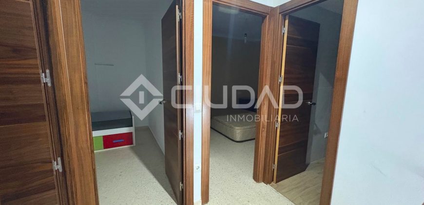 Adosado con sótano y patio en Pino Alto