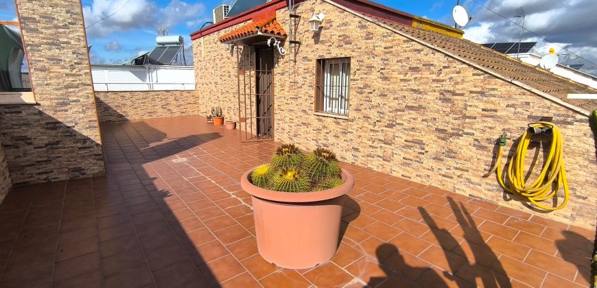 CASA DE DOS PLANTAS CON COCHERA