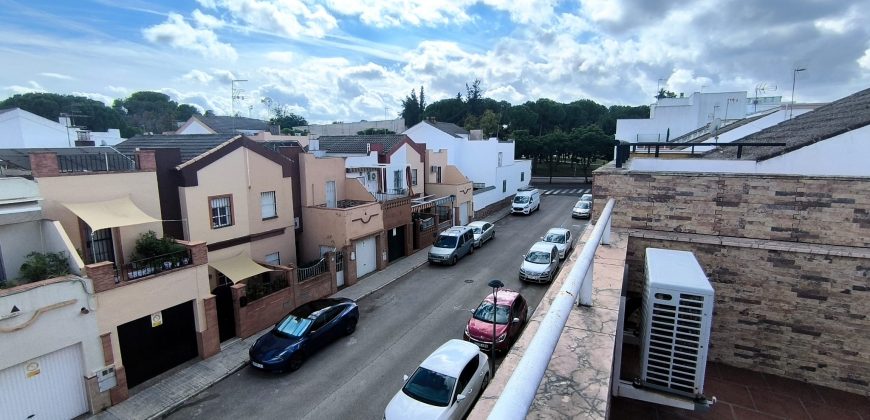 CASA DE DOS PLANTAS CON COCHERA