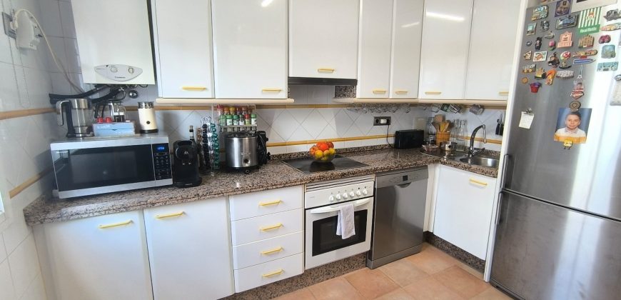 CASA DE DOS PLANTAS CON COCHERA