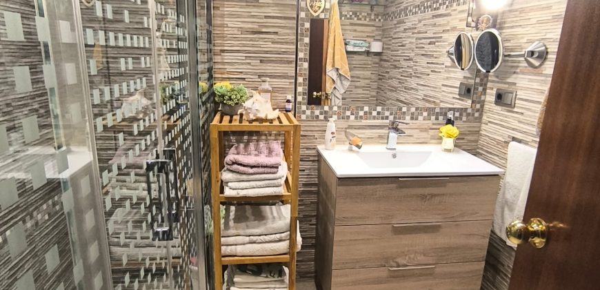 CASA DE DOS PLANTAS CON COCHERA