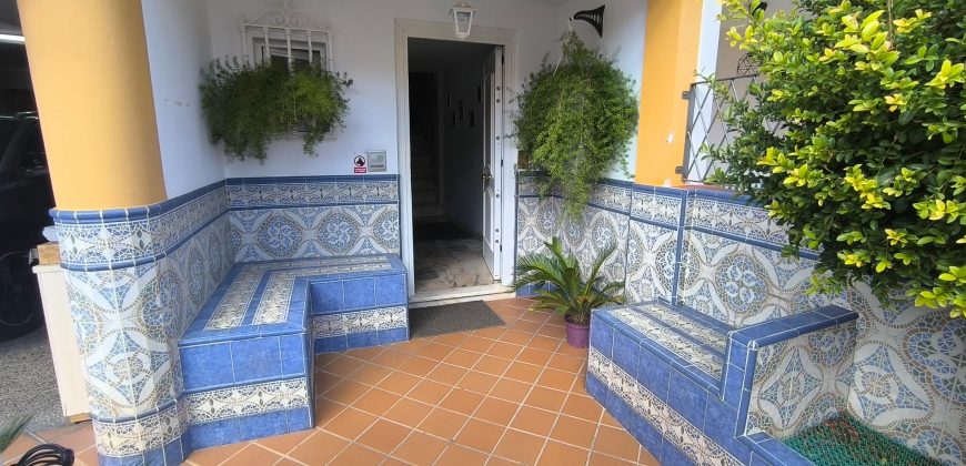 CASA DE DOS PLANTAS CON COCHERA