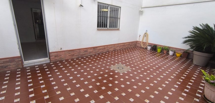 CASA DE DOS PLANTAS CON COCHERA