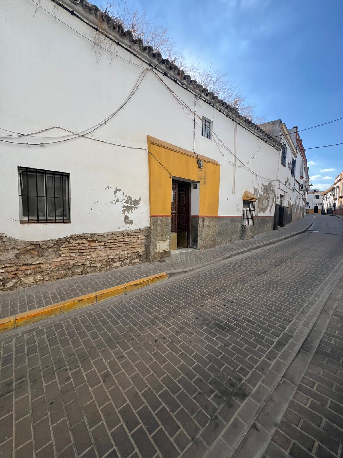 CASA DE DOS PLANTAS CERCA DEL CENTRO