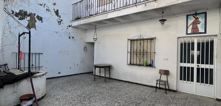 CASA DE DOS PLANTAS CERCA DEL CENTRO