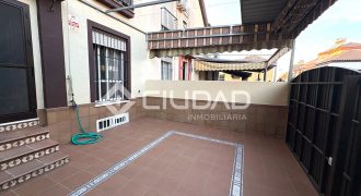 Adosado con sótano y patio en Pino Alto