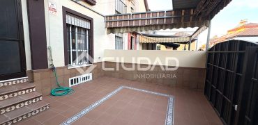 Adosado con sótano y patio en Pino Alto