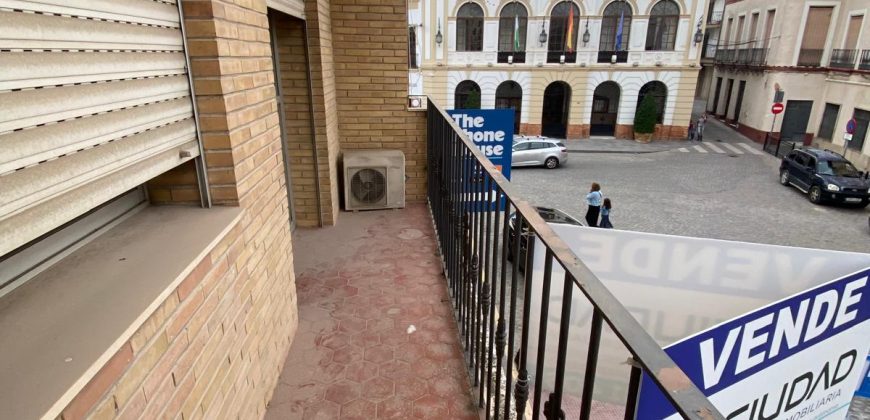 Espectacular Piso situado en Plaza del Ayuntamiento de Morón de la Fra.