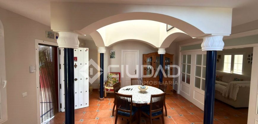 Chalet con jardín y piscina en Martín Miguel