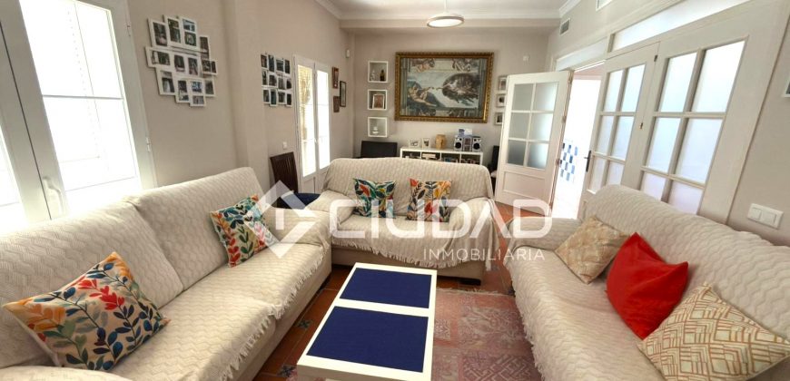 Chalet con jardín y piscina en Martín Miguel